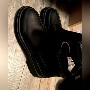 Brand new! Women size 10